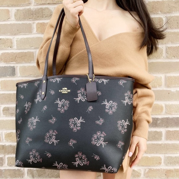 👜💕NWT Coach Reversible Tote  Floral - Picture 3 of 7